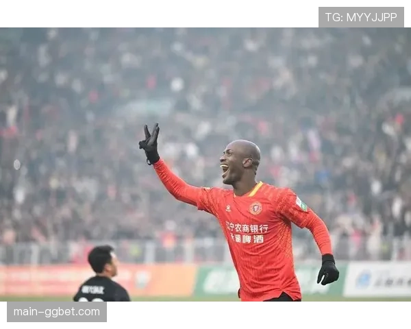 严鼎皓中场组织调度不力 辽宁铁人攻防转换节奏混乱